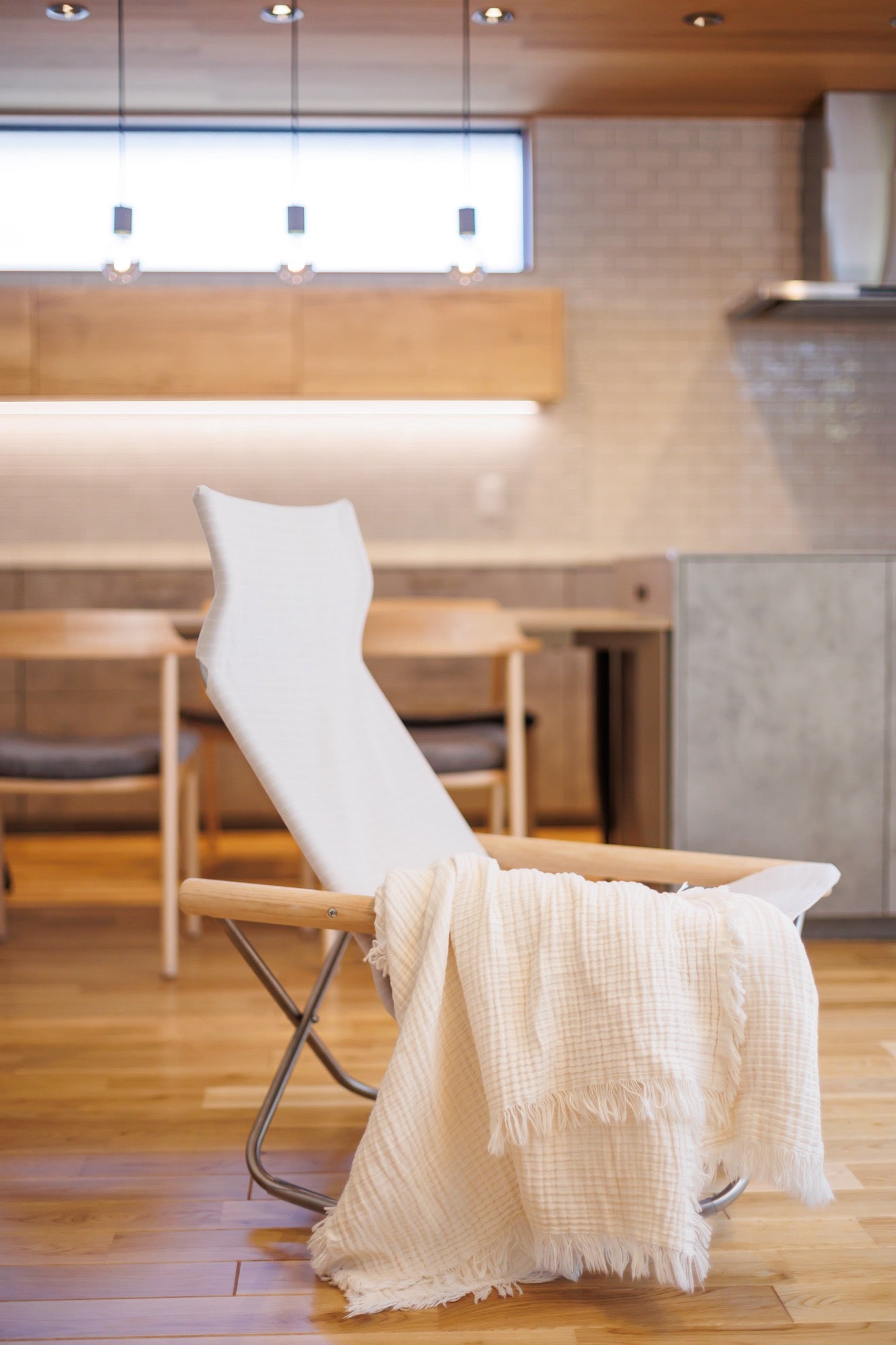 Natural color 4-layer muslin bedspread in single size (240 x 155 cm), perfect for cozy home décor