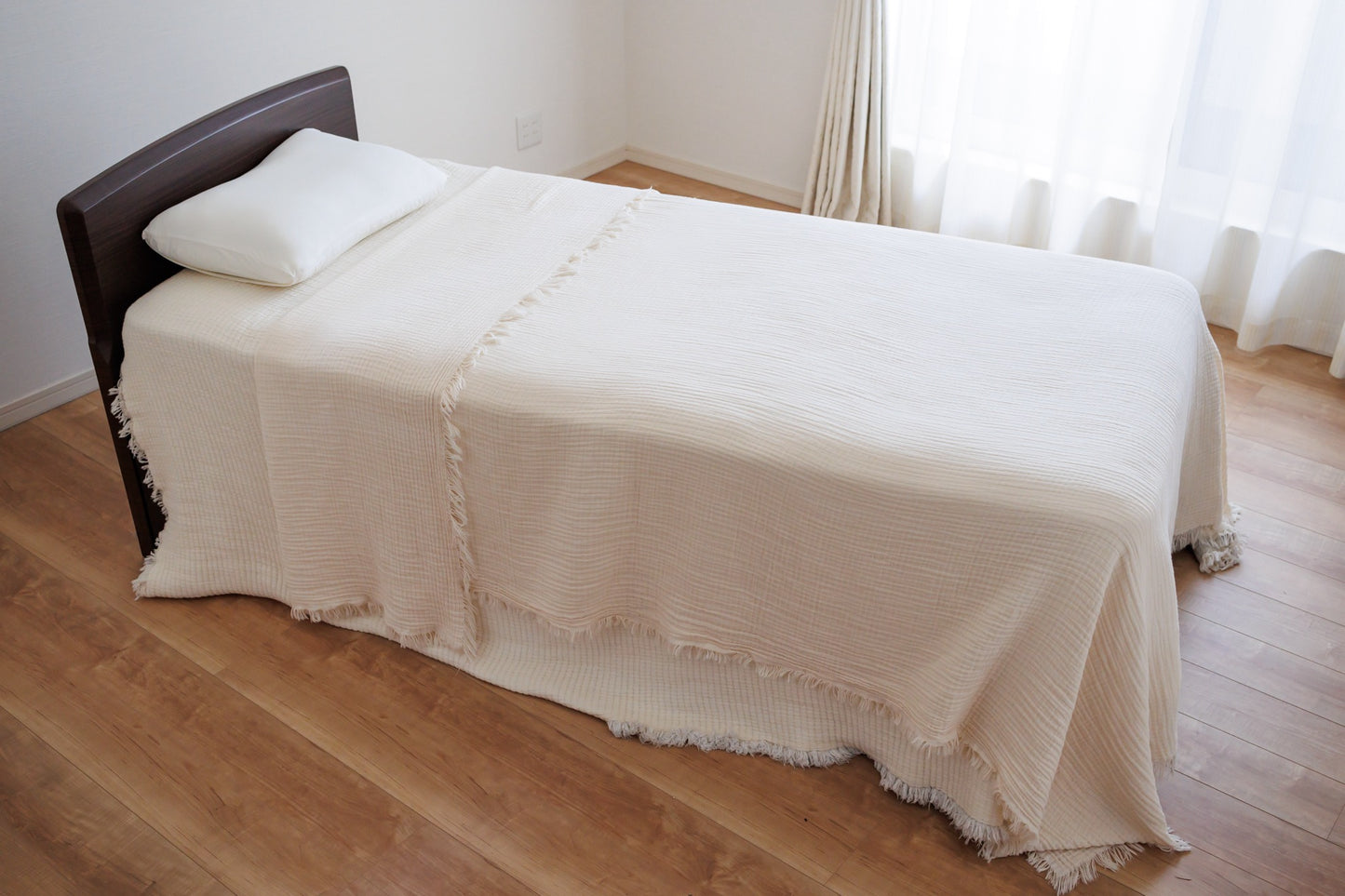 Premium quality double size (240 x 230 cm) muslin bedspread, perfect for versatile use