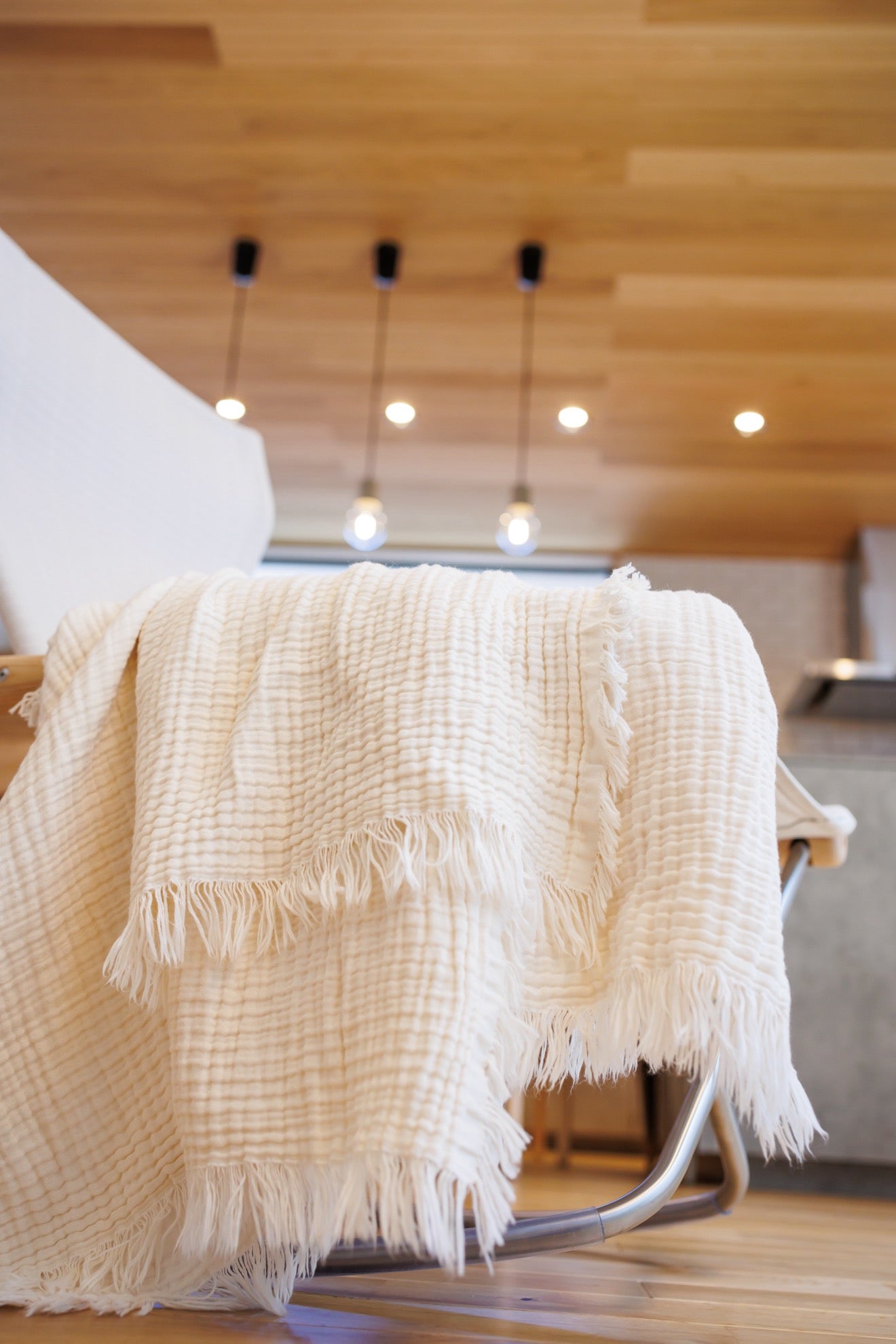 Versatile 4-layer natural cotton gauze blanket for various uses