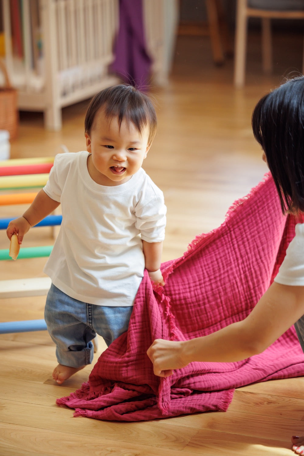 00% cotton gauze muslin blanket with a crinkled texture, available in fuchsia