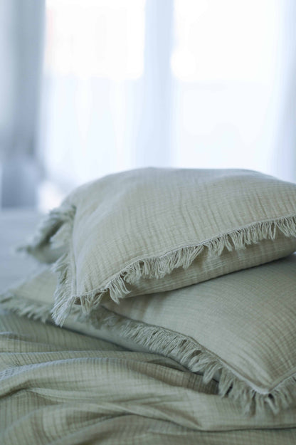 Soft crinkled texture with matching pillowcases for a cohesive look